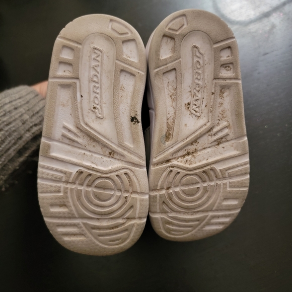 Nike Jordan Legacy 312Toro Toddler Sneakers - Picture 8 of 13